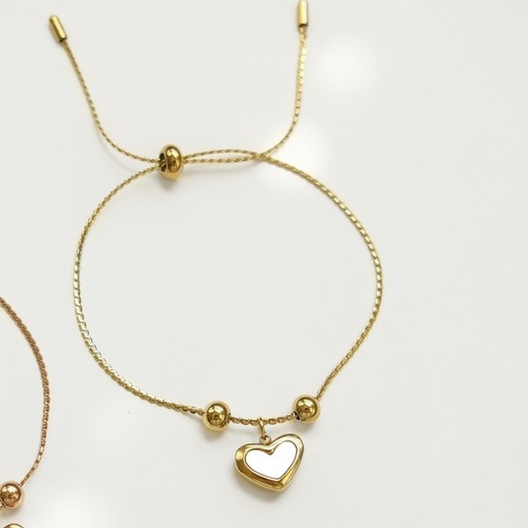 Heart Shell Dainty Bracelet | Gold Plated Stainless Steel - Picture 4 of 4